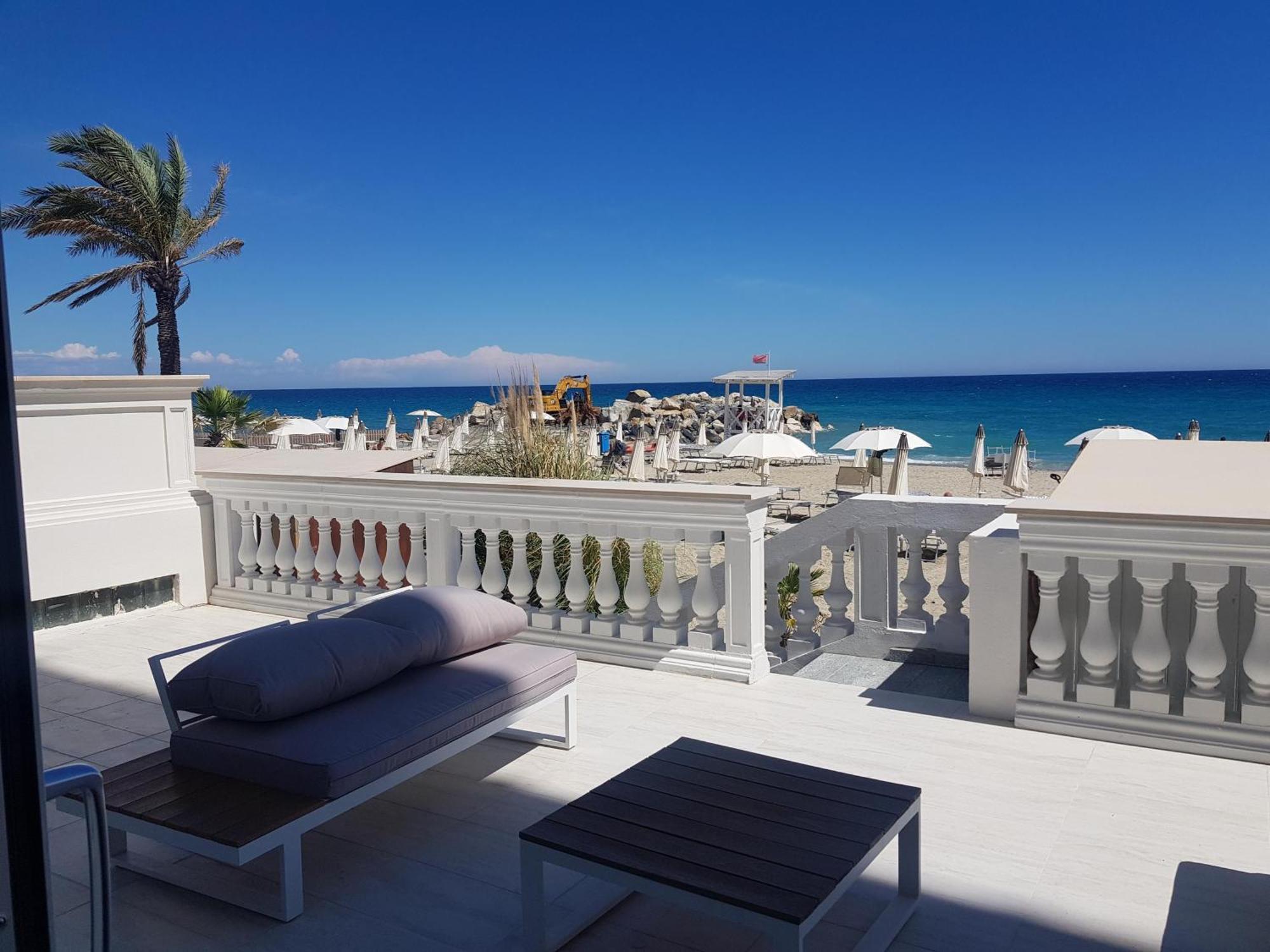 Blu Sea Apartments Pietra Ligure Εξωτερικό φωτογραφία